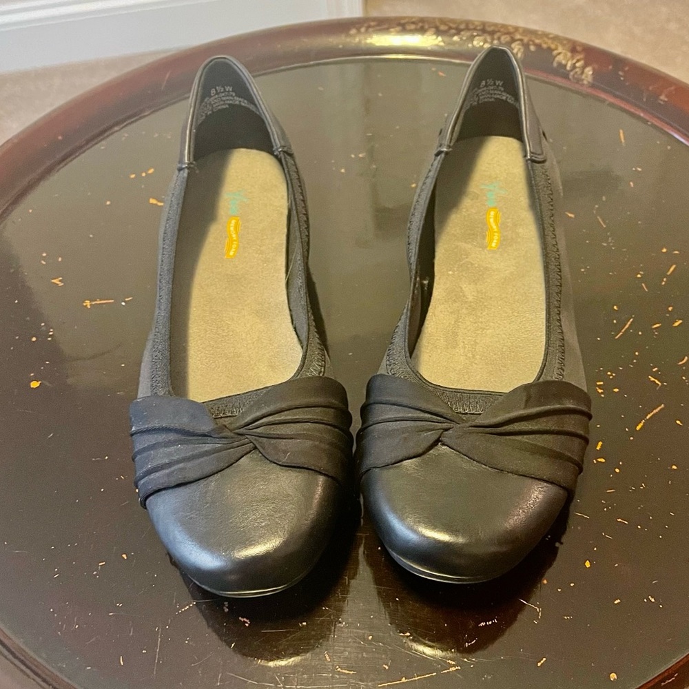 YUU MARCEL MEMORY FOAM ROUND TOE SLIP-ON WOMEN"S FLAT SHOE